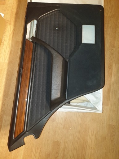 Zdjęcie oferty: mercedes W124 W 124 tapicerka drzwi boczki czarne