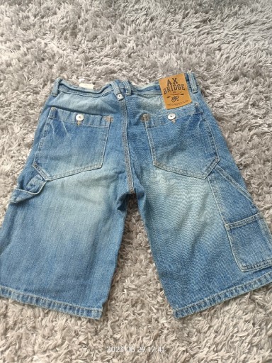 Zdjęcie oferty: Krótkie spodenki jeansowe H&M r.152