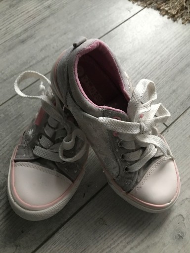 Zdjęcie oferty: Buty rozmiar 28