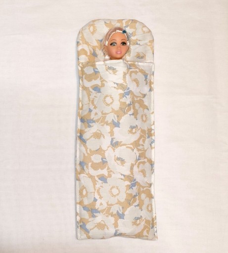 Zdjęcie oferty: Śpiworek dla lalki typu Barbie rękodzieło handmade