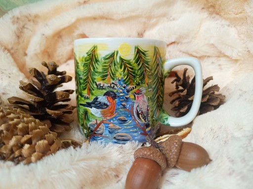 Zdjęcie oferty: Jemiołuszka i gil w pejzażu ręcznie malowany kubek 270 ml.