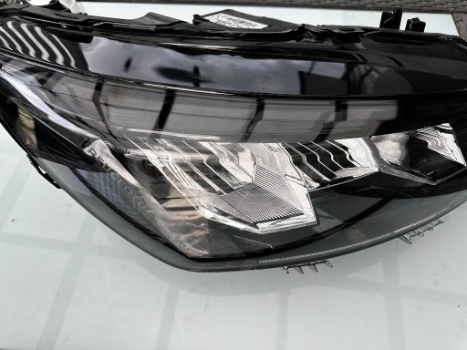 Zdjęcie oferty: PEUGEOT 2008 II LAMPA PRAWA  9833036180 USZKODZONA