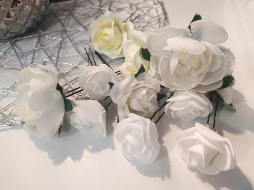 Zdjęcie oferty: Kwiaty róże białe ozdoba do włosów ślub komunia