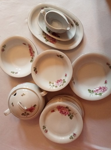 Zdjęcie oferty: piękny serwis obiadowy 31 części.biała porcelana.