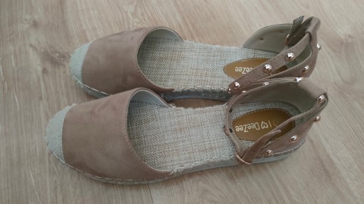 Zdjęcie oferty: Letnie damskie obuwie r39 DeeZee