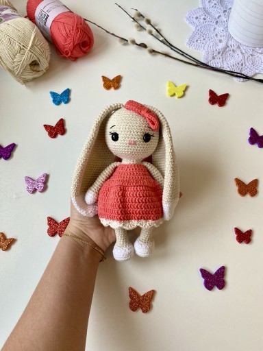 Zdjęcie oferty: Amigurumi królik dziewczynka na szydełku zabawka