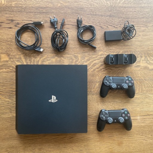 Zdjęcie oferty: PlayStation 4 Pro 1 TB czarny + 2 Pady