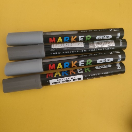 Zdjęcie oferty: Marker akrylowy szary: jasne i ciemne M&G