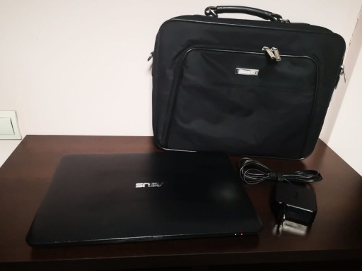 Zdjęcie oferty: Laptop ASUS X554S 15'6 + torba