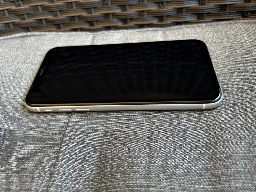 Zdjęcie oferty: iPhone 11 64gb biały, bateria 100% kondycji