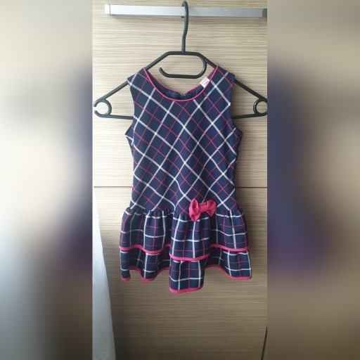 Zdjęcie oferty: Elegancka sukienka rozm. 104 jak nowa