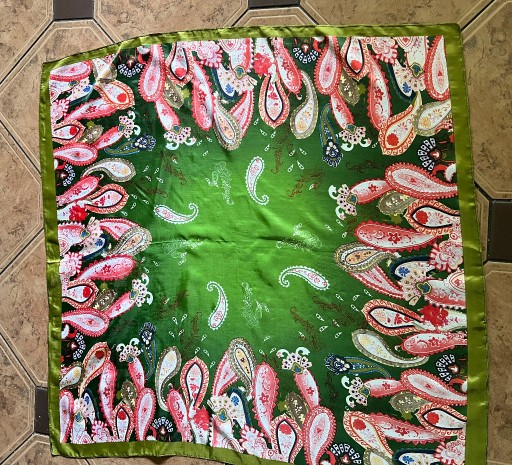 Zdjęcie oferty: Chusta/apaszka,wymiary;87cmx87cm,metka ucięta,lata 60-te-stan bdobry