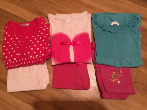 Zdjęcie oferty: Trzy komplety/tuniczki z legginsami 3/4 _rozm.122