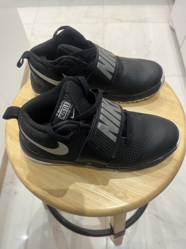 Zdjęcie oferty: Buty chłopięce sportowe NIKE 38