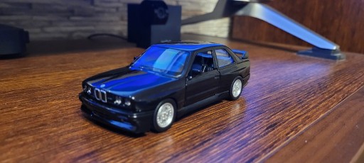 Zdjęcie oferty: BMW M3 e30 model auto zabawka NOWA skala 1:36