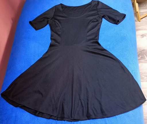 Zdjęcie oferty: Przepiękna sukienka, czarna, rozkloszowana, r. S