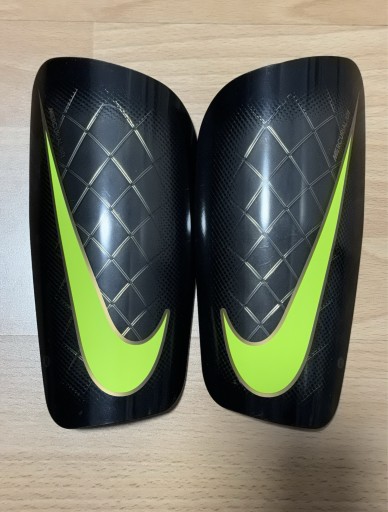 Zdjęcie oferty: Ochraniacze piłkarskie Nike XL
