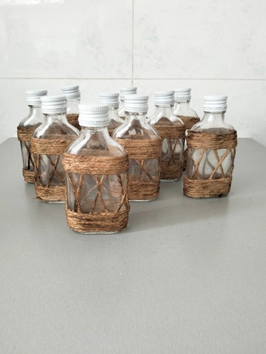 Zdjęcie oferty: Butelki 100 ml, dekorowane sznurkiem