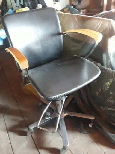 Zdjęcie oferty: Krzesło fryzjerski "OLYMP"
