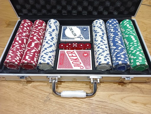 Zdjęcie oferty: Zestaw 300 żetonów do pokera w aluminiowej walizce