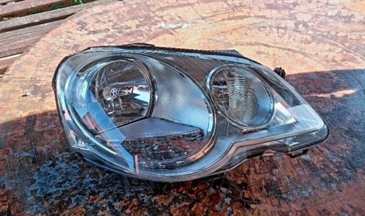 Zdjęcie oferty: Prawa przednia lampa Volkswagen Polo po lifcie 