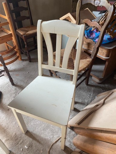 Zdjęcie oferty: białe drewniane krzesła z prowansji  4 szt.
