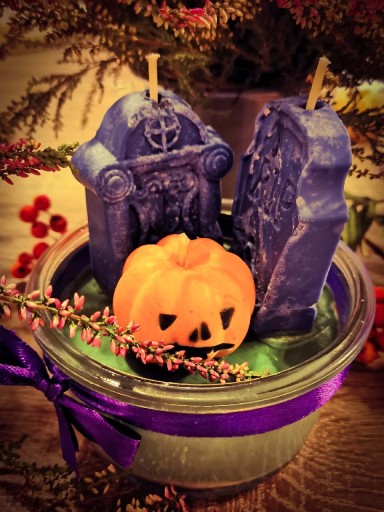 Zdjęcie oferty: Świeca sojowa Halloween - dynia, grób 