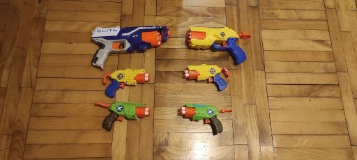 Zdjęcie oferty: 6 pistoletów nerf + kamizelki