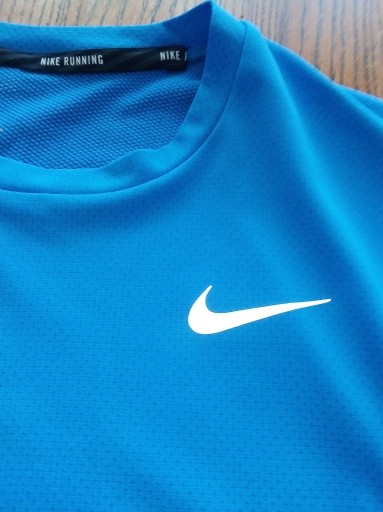 Zdjęcie oferty: Koszulka sportowa Nike