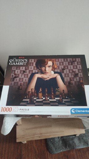Zdjęcie oferty: Puzzle 1000 elementów gambit królowej 