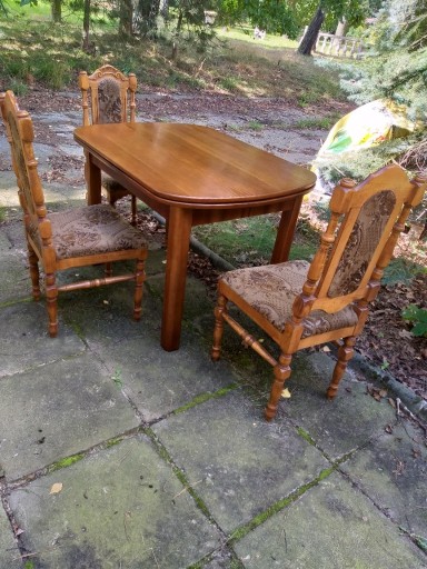 Zdjęcie oferty: Stół drewniany rozkładany 120x85x80 cm. 3 krzesła 