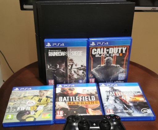 Zdjęcie oferty: 5 Gier + 1 Pad + PS4