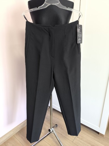 Zdjęcie oferty: Eleganckie spodnie damskie cygaretki czarne 