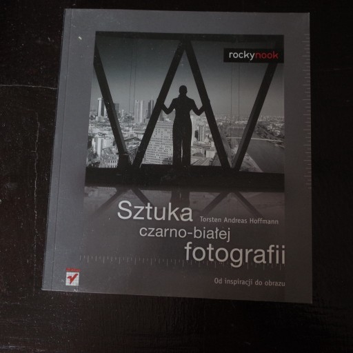 Zdjęcie oferty: SZTUKA CZARNO-BIAŁEJ FOTOGRAFII HOFFMANN stron 270