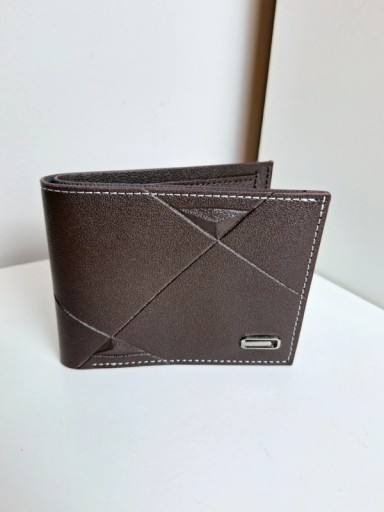 Zdjęcie oferty: Nowy brązowy portfel skórzany cienki etui na karty