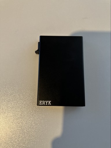 Zdjęcie oferty: Metalowy portfel na karty itp z mechanizmem wysuwania.