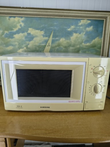 Zdjęcie oferty: Samsung G633C – Kuchenka mikrofalowa z grillem Quartz Grill  800 W 