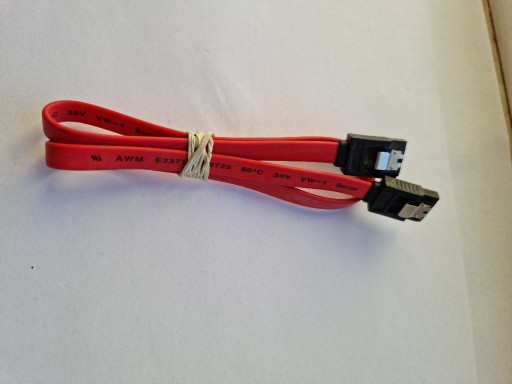 Zdjęcie oferty: Kabel sygnalowy SATA III z metalowymi zatrzaskami