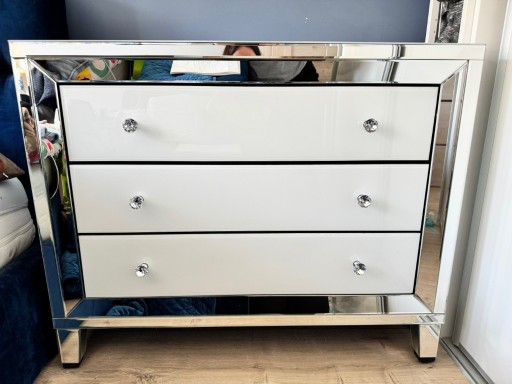 Zdjęcie oferty: Oryginalna komoda GLACIA  3 szuflady  MDF i lustro SMOLEC