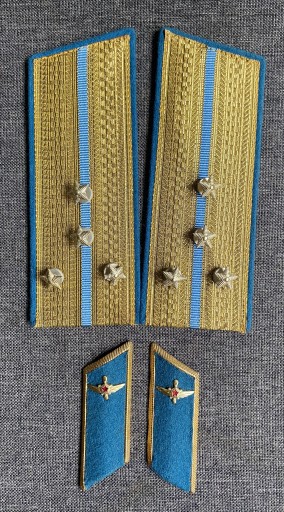 Zdjęcie oferty: Pagony do munduru kapitana Sił Powietrznych ZSRR