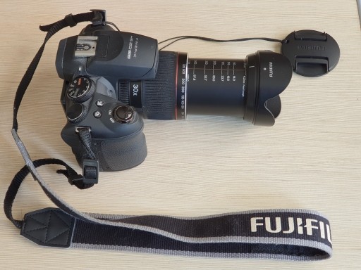 Zdjęcie oferty: Aparat cyfrowy FUJIFILM HS20EXR