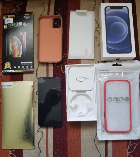 Zdjęcie oferty: Iphone 12 mini w świetnym stanie i z dodatkowymi szybami na ekran