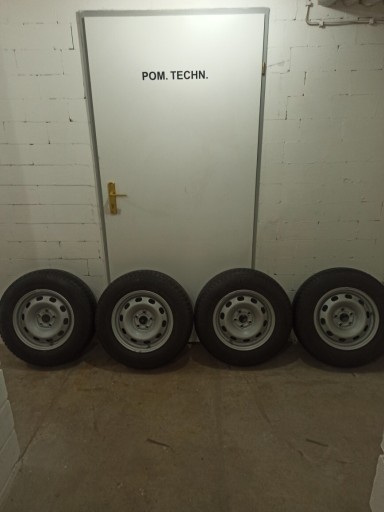Zdjęcie oferty: Opony zimowe z felgami stalowymi 175/80/14"