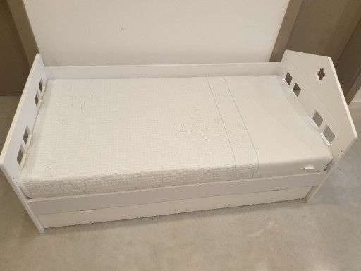 Zdjęcie oferty: Łóżeczko z szufladą i materacem 160x80 białe