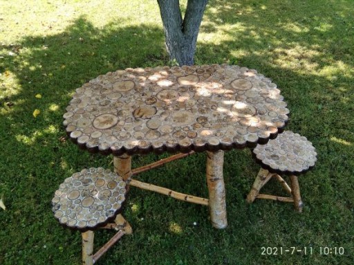 Zdjęcie oferty: Stół drewniany + 2 krzesła rękodzieło