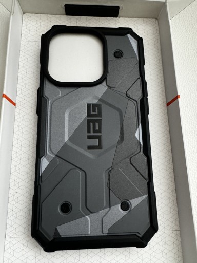 Zdjęcie oferty: Etui UAG IPhone 15 pro Pathfinder, moro szare