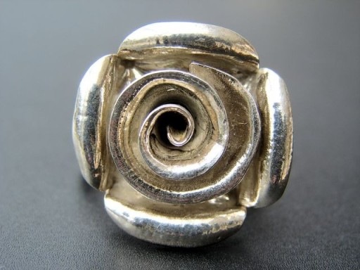Zdjęcie oferty: Srebrny pierścionek róża pr.925