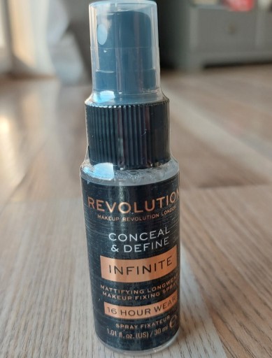 Zdjęcie oferty: Revolution matujący utrwalający spray do makijażu