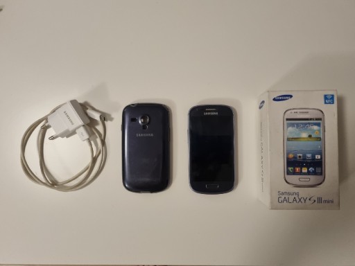 Zdjęcie oferty: Samsung Galaxy S3 mini + case+ładowarka+słuchawki