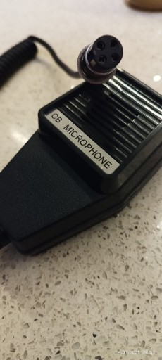 Zdjęcie oferty: Mikrofon do radia cb z wtykiem 4 pin. Nowy.